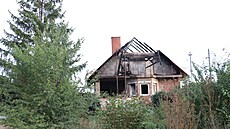 Podle èásti obvinìní muž loni v záøí zapálil dùm v Plošticích nad Labem, kde uhoøel èlovìk. 