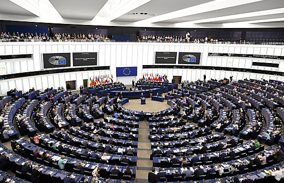Prezident Petr Pavel promluvil pøed Evropským parlamentem ve Štrasburku. (4....