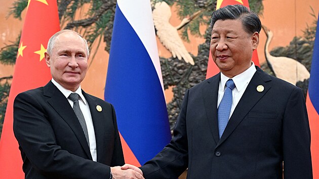 Putin se v Pekingu sešel s èínským prezidentem Si in-pchingem. (18. øíjna 2023)