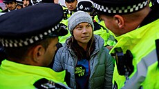 Londýnská policie zadržela klimatickou aktivistku Gretu Thunbergovou, která se...