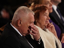 Bývalý prezident Václav Klaus s manželkou ve Vladislavském sále. (28. øíjna...