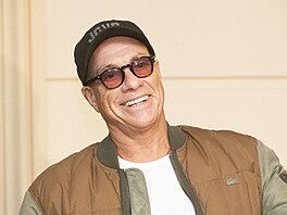 Filmová hvìzda Jean Claude Van Damme na tiskové konferenci pøed úterní pražskou...