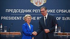 Pøedsedkynì Evropské komise Ursula von der Leyenová a srbský prezident...