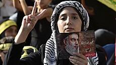 Libanonci na jižním pøedmìstí Bejrútu sledují projev šéfa hnutí Hizballáh...