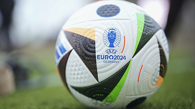 Oficiální balon pro Euro 2024 se jmenuje Fotbalová láska.