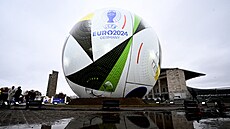 Fotbalová láska. Tak Nìmci pojmenovali oficiální míè pro Euro 2024.