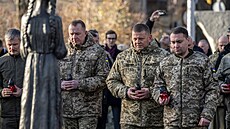 Vrchní velitel Ozbrojených sil Ukrajiny Valerij Zalužnyj (uprostøed), šéf...