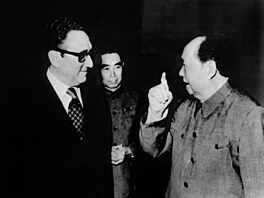 Poradce amerického prezidenta Richarda Nixona Henry Kissinger s èínským vùdcem...