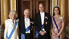 Královna Camilla, král Karel III., princ William a princezna Kate na recepci...
