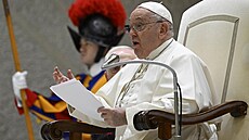 Papež František bìhem své týdenní generální audience ve Vatikánu (13. prosince...
