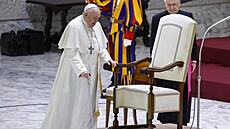 Papež František bìhem své týdenní generální audience ve Vatikánu (13. prosince...