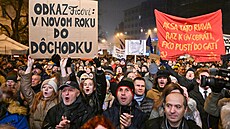 Protivládní demonstrace v Bratislavì se podle médií zúèastnilo až 18 tisíc...