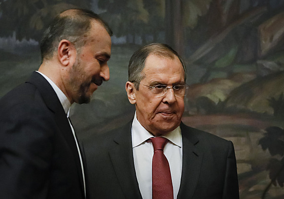 Íránský ministr zahranièí Hosejn Amirabdollahian (vlevo) a ruský ministr...