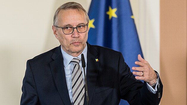 Ministr pro evropské záležitosti pøedstavil nové logo k výroèí 20 let od vstupu Èeska do EU. (4. ledna 2024)