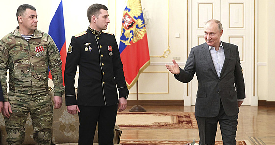 Ruský prezident Vladimir Putin pronáší projev k vojenskému personálu v...