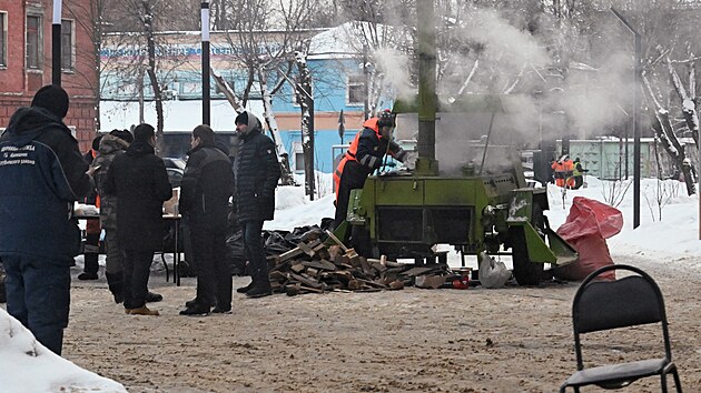 Venkovní kuchynì pro zamìstnance továrny v Klimovsku (9. ledna 2024)