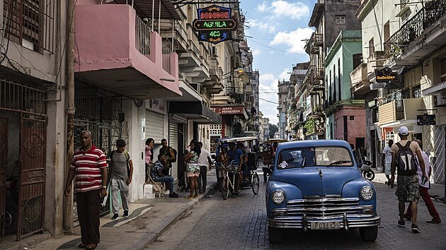 Z Kuby v letech 2022 a 2023 odešlo pøes pùl milionu lidí, zemì tak za poslední dva roky pøišla zhruba o pìt procent obyvatel. (11. listopadu 2023)