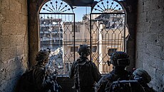 Izraelští vojáci stále bojují v Pásmu Gazy proti islamistické skupinì Hamás....