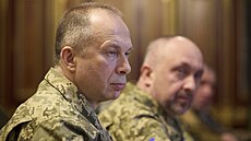 Velitel ukrajinských ozbrojených sil Oleksandr Syrskyj bìhem setkání s novým...