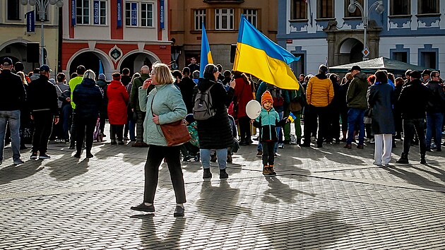 Jsou to už dva roky, kdy ruští vojáci vtrhli na Ukrajinu, odkud okamžitì zaèali proudit uprchlíci do okolních zemí.