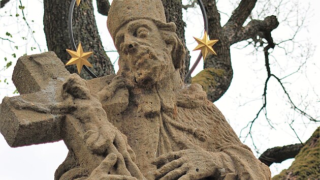 Také památkovì chránìná socha svatého Jana Nepomuckého musela projít restaurováním.