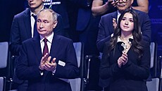 Ruská krasobruslaøka Kamila Valijevová se zúèastnila s Vladimirem Putinem...