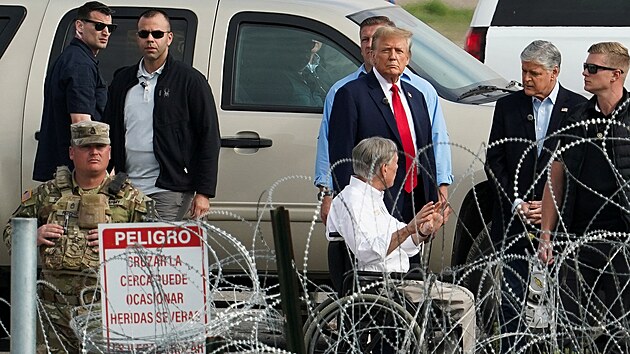 Donald Trump a Joe Biden navštívili pøíhranièní mìsta v Texasu.