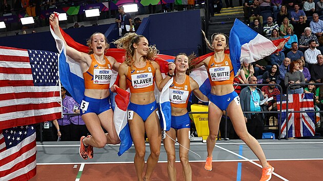 Nizozemky slaví zlato ze štafety na 4x400 metrù na halovém MS v Glasgow.