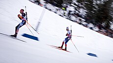 Michal Krèmáø (vpravo) na trati závodu s hromadným startem v Oslu