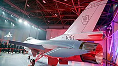 Slovensko pøevzalo první dva nové letouny F-16 v Greenville v Jižní Karolínì