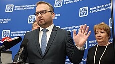 Ministr práce a sociálních vìcí a pøedseda KDU-ÈSL Marian Jureèka na tiskové...