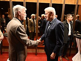 Bývalý americký prezident Bill Clinton opìt navštívil jazzový klub Reduta,...