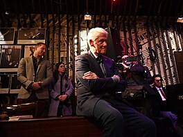 Bývalý americký prezident Bill Clinton opìt navštívil jazzový klub Reduta. V...