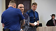 Okresní soud ve Znojmì zahájil hlavní líèení v pøípadu týrání zvíøat na jatkách...
