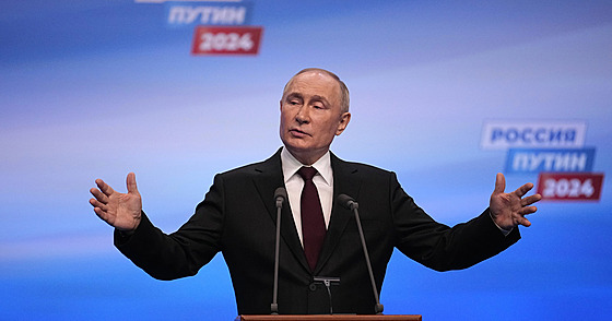 Ruský prezident Vladimir Putin hovoøí pøi návštìvì svého volebního štábu po...