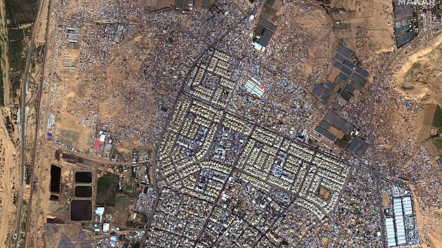 Satelitní pohled na mìsto Rafáh na jihu Gazy, kde se tísní asi 1,4 milionu uprchlíkù (7. února 2024)