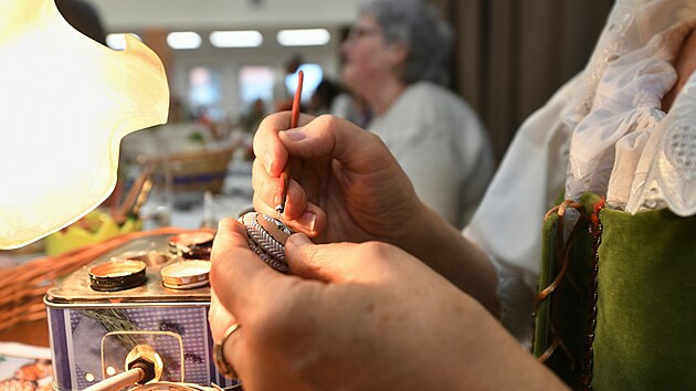 Výstava velikonoèních kraslic v Libotenicích na Litomìøicku. Souèástí je každý rok i ukázka rùzných technik zdobení. (bøezen 2024)