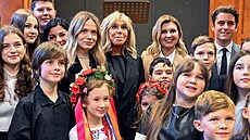 Brigitte Macronová a Olena Zelenská na setkání s žáky jedné z paøížských škol,...