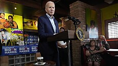 Prezident Joe Biden na pøedvolební akci v restauraci El Portal ve Phoenixu (19....