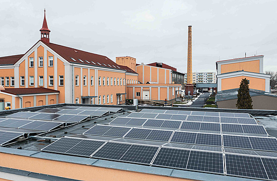Fotovoltaické panely instalované v karlovarské sklárnì Moser