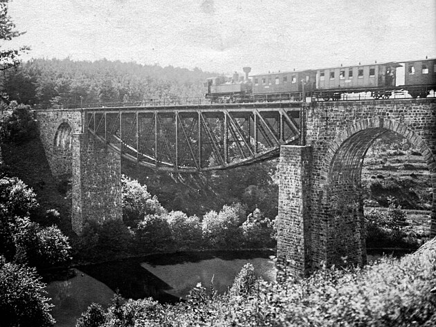 Osobní vlak na Strachovickém viaduktu