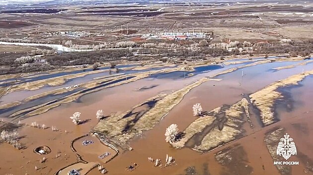 Ruskou Orenburskou oblast sužují záplavy kvùli stoupajícím vodám po jarním tání už nìkolik dnù. (5. dubna 2024)