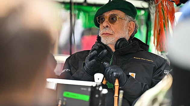Režisér Francis Ford Coppola bìhem natáèení filmu Megalopolis (11. bøezna 2023)