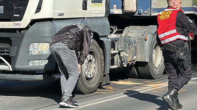 V Kladnì srazil nákladní vùz chodce (2. dubna 2024)