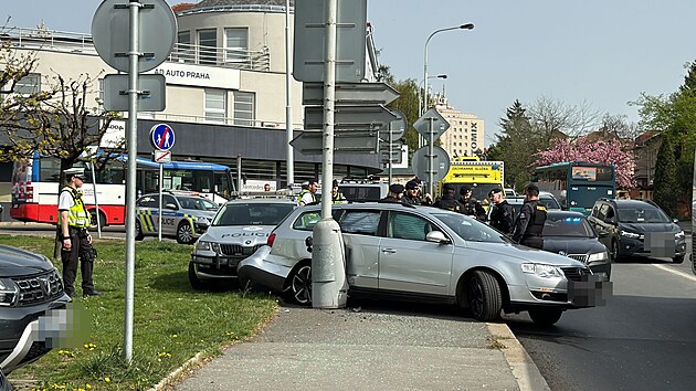 Øidiè ujíždìl pøed pražskými policisty po Jižní spojce rychlostí 180 km/h, zastavila ho až nehoda. (9. dubna 2024)