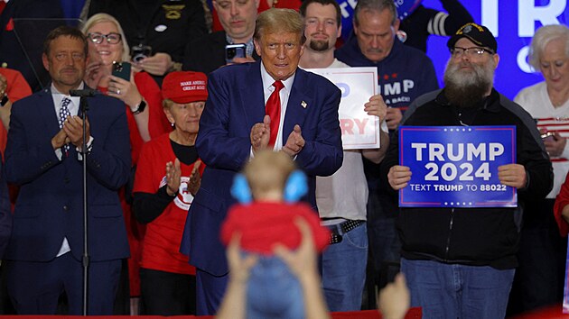 Pøedvolební mítink Donalda Trumpa ve mìstì New Bay ve státì Wisconsin (2. dubna 2024)