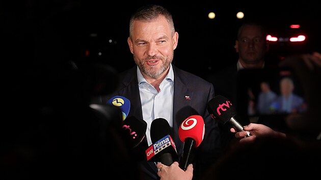 Pøedseda parlamentu Peter Pellegrini pøi pøíjezdu do volebního štábu v druhém kole pøímé volby nového slovenského prezidenta (6. dubna 2024)