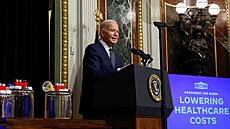 Joe Biden bìhem proslovu v Bílém domì, který se týkal snížení nákladù ve...