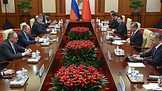 Ruský ministr zahranièí Sergej Lavrov (druhý zleva) a èínský ministr zahranièí...
