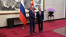 Ruský ministr zahranièí Sergej Lavrov a èínský ministr zahranièí Wang I se...
